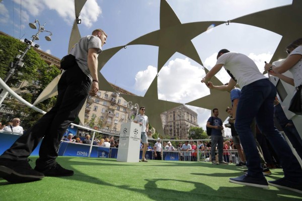 El ambiente en el estadio de Kiev antes de la final entre Real Madrid y Liverpool en la Champions League