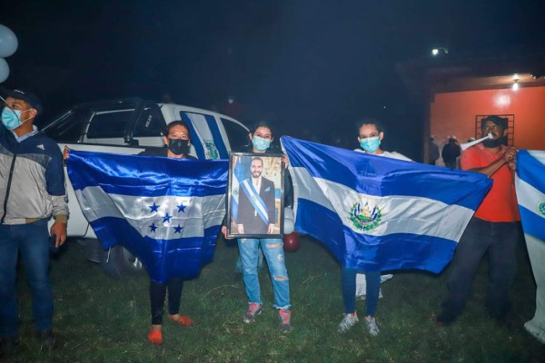 Algarabía y esperanza por llegada de vacunas de El Salvador a los municipios de Honduras