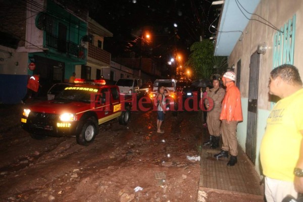 Vías interrumpidas y ríos desbordados dejan primeras lluvias en Honduras