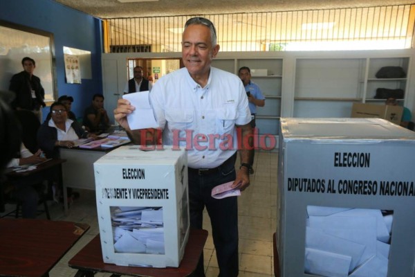 FOTOS: Así votaron las figuras políticas en distintos puntos de Honduras