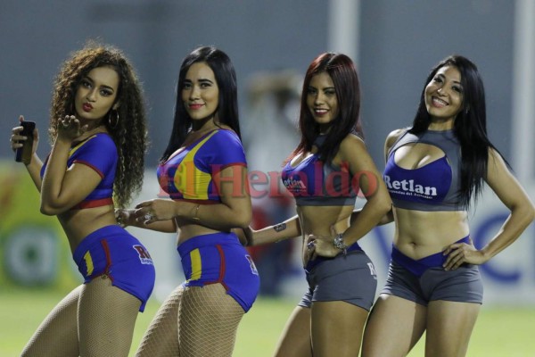 Bellas catrachas adornan el duelo Real España vs Olimpia en el estadio Morazán