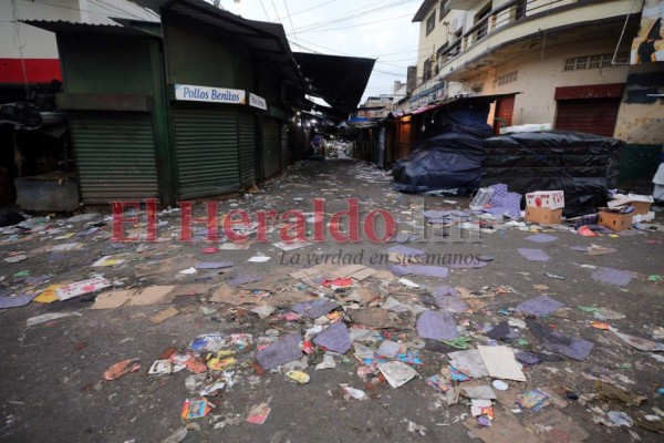 Hasta con maquinaria pesada sacaron basura de mercados capitalinos (FOTOS)