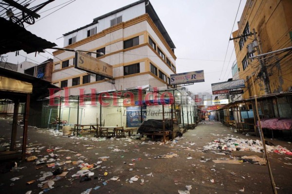 Hasta con maquinaria pesada sacaron basura de mercados capitalinos (FOTOS)