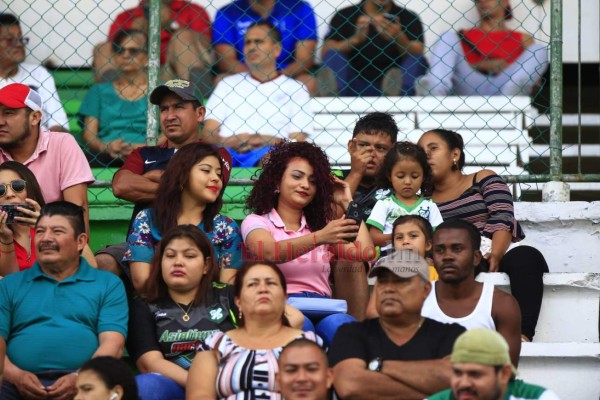 Bellas y esbeltas hondureñas adornaron el inicio del Clausura (FOTOS)