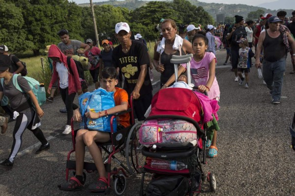 Las desgarradoras fotos de los hondureños de la caravana migrante a su llegada a Oaxaca, México