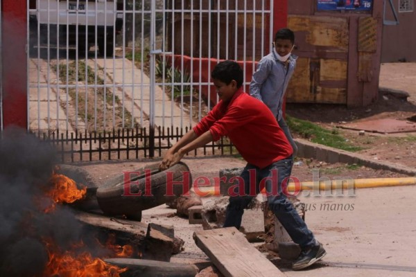 Disturbios en La Era: vecinos se oponen a entierros por miedo al Covid-19 (FOTOS)