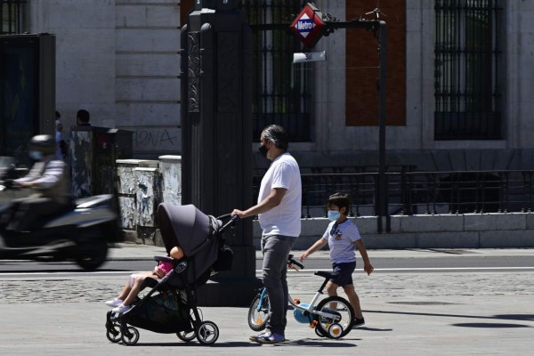 Reapertura y uso obligatorio de mascarillas en España en imágenes