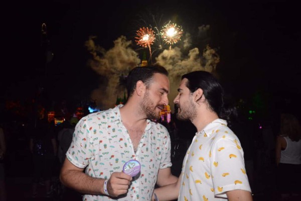 FOTOS: Así fue la propuesta de matrimonio del periodista hondureño Carlos Mendoza en Disney