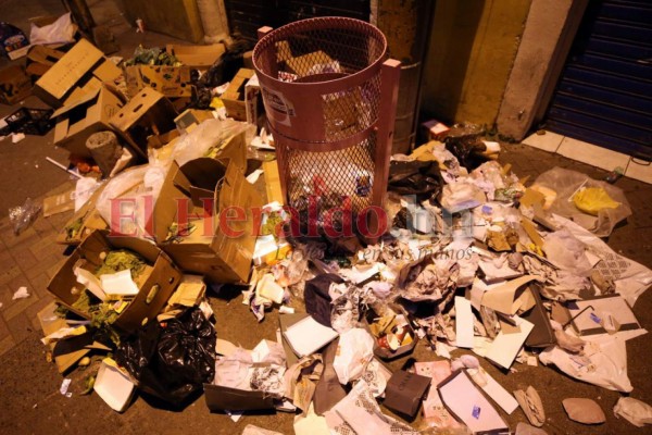 Hasta con maquinaria pesada sacaron basura de mercados capitalinos (FOTOS)