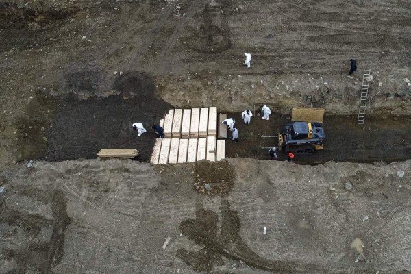 Covid-19: Impactantes fotos aéreas de la 'isla de los muertos' en Nueva York