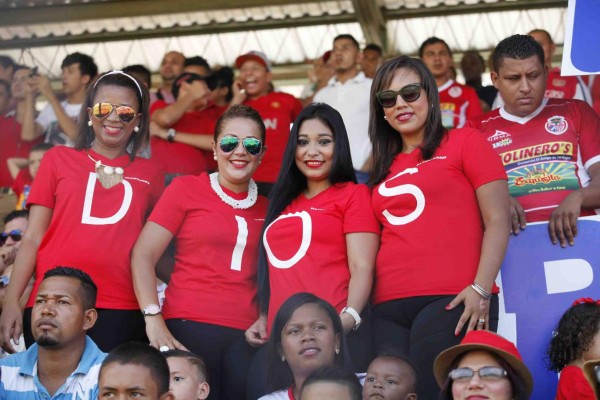 Fútbol, goles, diversión y belleza en la final en Tocoa