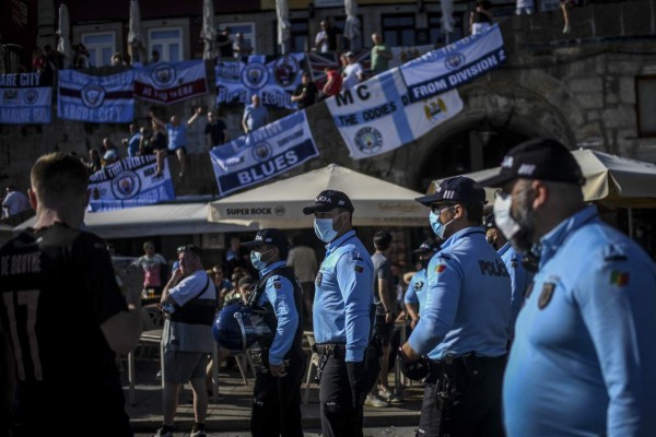 Como en los viejos tiempos: La afición vuelve al estadio para final de la Champions  