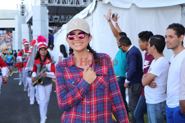 FOTO: Mujeres bellas invadieron el Estadio Nacional en las fiestas patrias 2017