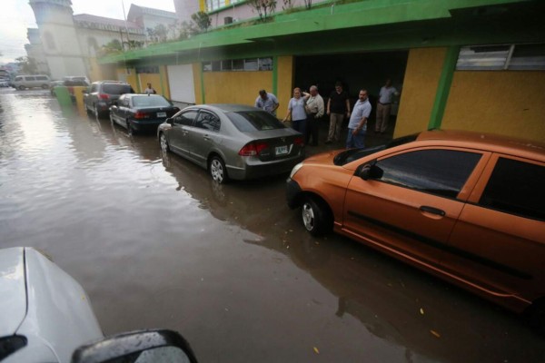 Fotos: Fuertes lluvias azotaron calles y avenidas de la capital de Honduras