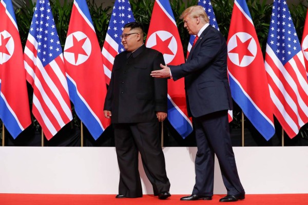 Las fotos del apretón de manos entre Donald Trump y Kim Jong Un que pasarán a la historia