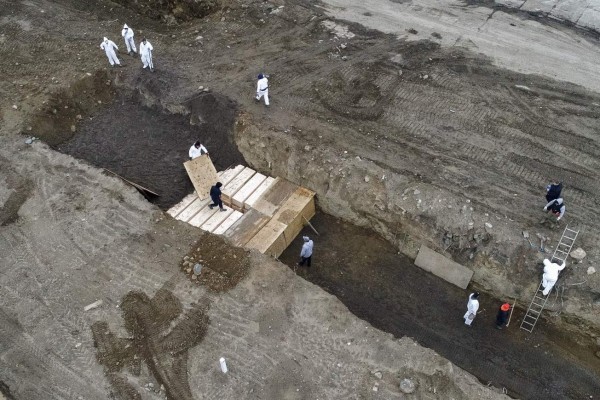 Covid-19: Impactantes fotos aéreas de la 'isla de los muertos' en Nueva York