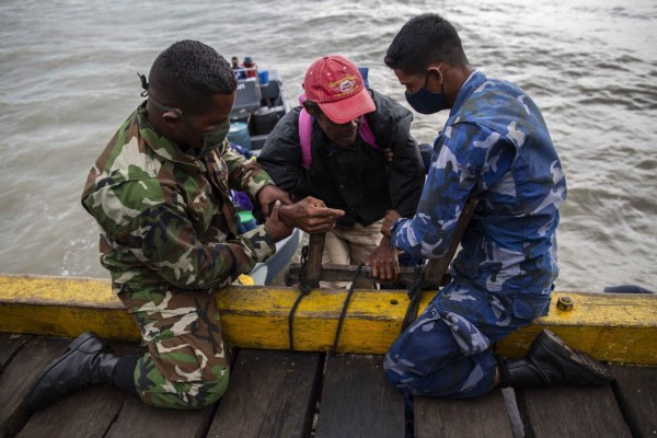 Iota se disipa pero suma una decena de muertos en Centroamérica y Caribe (FOTOS)