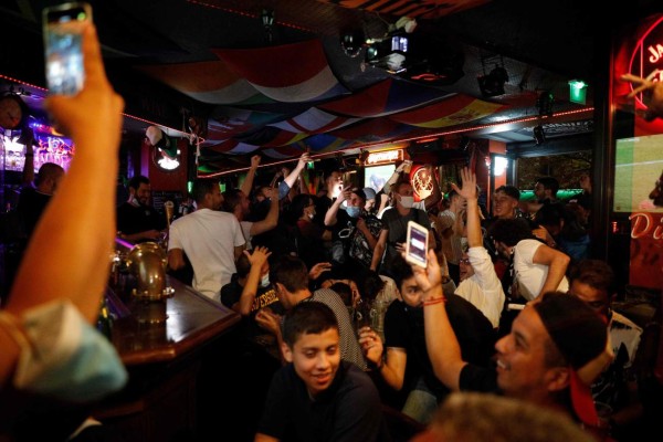 Fiesta y alegría: la celebración de los hinchas en París tras primera final del PSG (FOTOS)