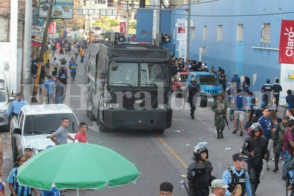 Fotos: Así ocurrió la mortal avalancha en el estadio Nacional durante la final del fútbol de Honduras