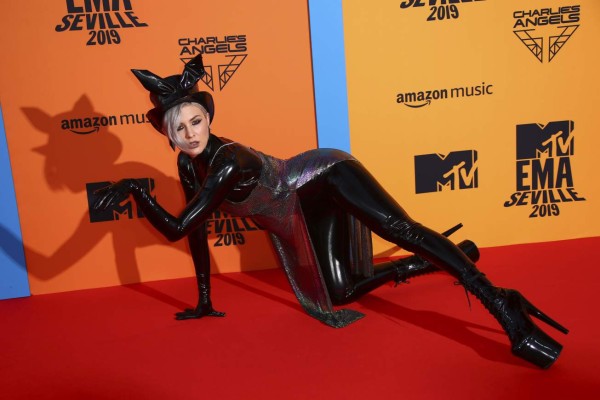 FOTOS: Así lucieron los famosos en la alfombra de los MTV EMA 2019