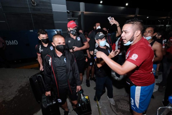 Locura desató Olimpia al arribar al aeropuerto Ramón Villeda Morales  