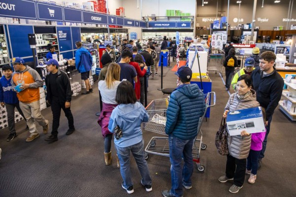 Viernes Negro: Locura total a nivel mundial por las compras navideñas