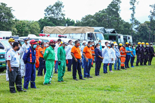 Insumos y equipo humano: La ayuda de El Salvador a Honduras por devastación de Eta