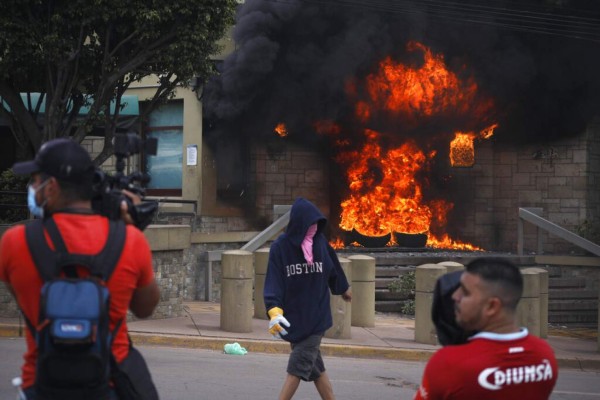 Estas imágenes delatan a joven detenido por quema de Embajada de EEUU en Honduras