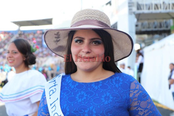 FOTO: Mujeres bellas invadieron el Estadio Nacional en las fiestas patrias 2017