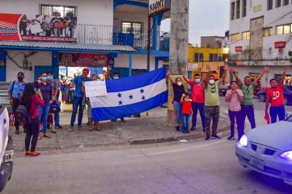 ¡Lágrimas y gratitud!: Hondureños agradecen a El Salvador por ayuda humanitaria (FOTOS)