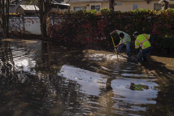 FOTOS: Calles anegadas deja el 'ciclón bomba' que azota el norte de California