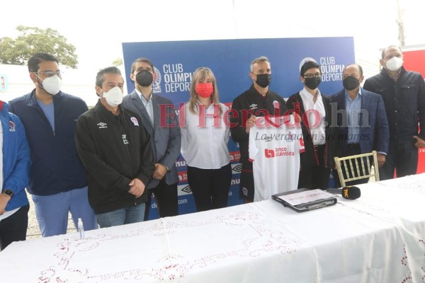 Así fue la presentación de Pablo Lavallén como nuevo técnico del Olimpia