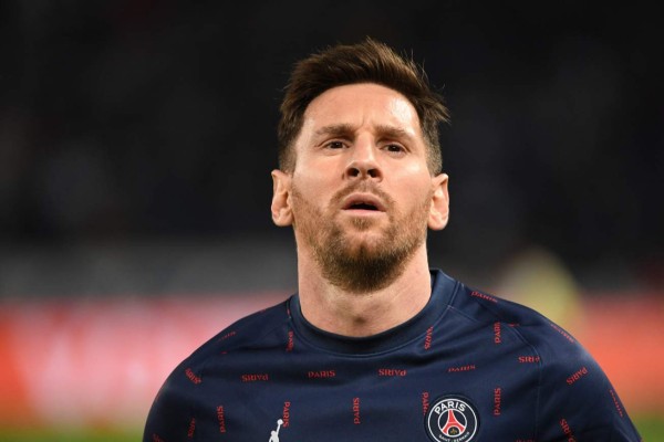 ¿Problemas en el PSG? Messi se fue a la banca serio y negándole el saludo a Pochettino