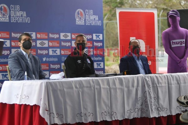 Así fue la presentación de Pablo Lavallén como nuevo técnico del Olimpia