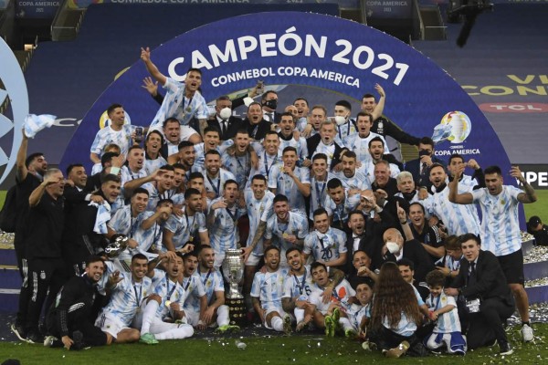 ¡Histórico! Así celebró Messi su primer título con Argentina tras ganar la Copa América