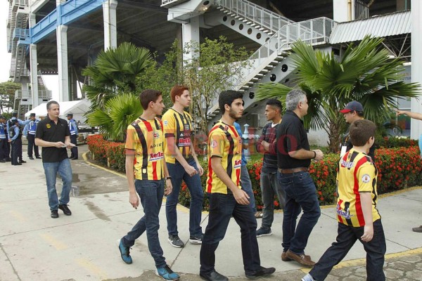 Ambientazo en el Olímpico de San Pedro Sula previo a la final Real España vs Motagua