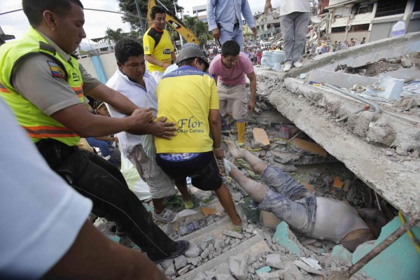 Las impactantes imágenes del terremoto en Ecuador