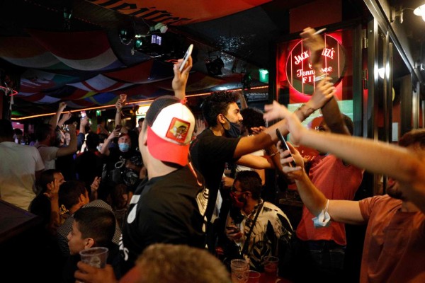 Fiesta y alegría: la celebración de los hinchas en París tras primera final del PSG (FOTOS)