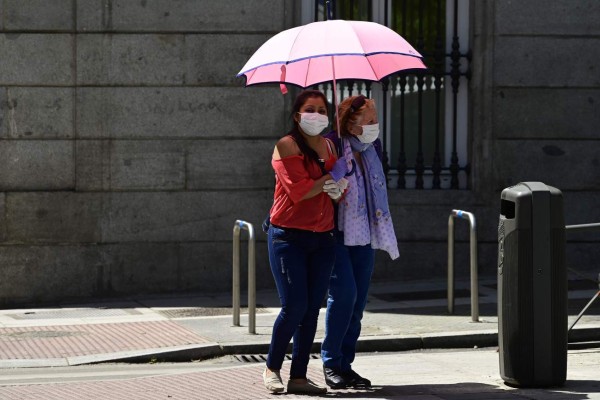 Reapertura y uso obligatorio de mascarillas en España en imágenes