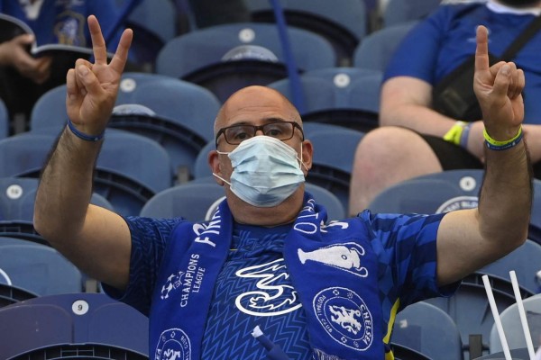 Como en los viejos tiempos: La afición vuelve al estadio para final de la Champions  