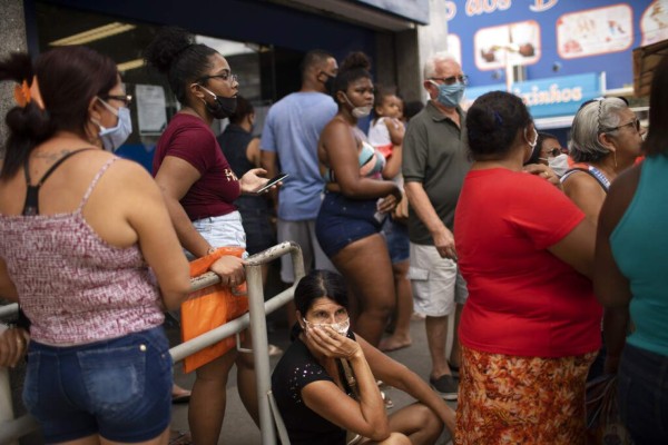 FOTOS: Países vecinos temen por evolución del Covid-19 en Brasil