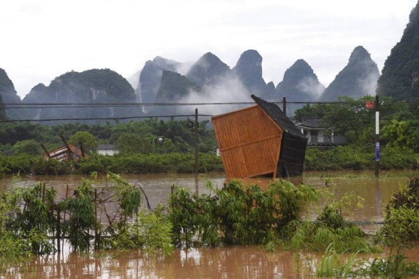 FOTOS: Devastadoras lluvias en China dejan muertos y desplazados