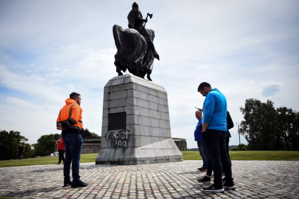 FOTOS: Derribadas, decapitadas o vandalizadas: cinco estatuas polémicas