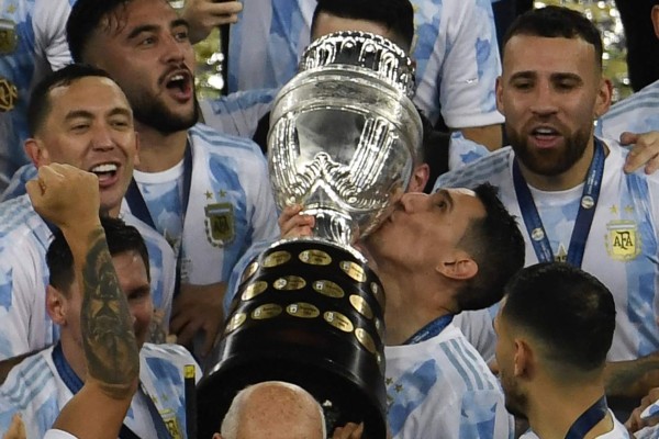 ¡Histórico! Así celebró Messi su primer título con Argentina tras ganar la Copa América