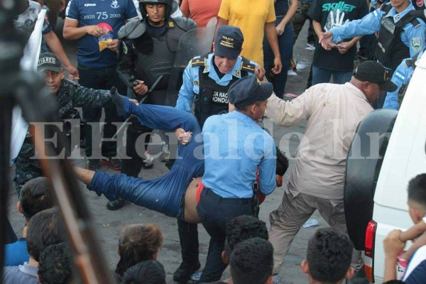 Fotos: Así ocurrió la mortal avalancha en el estadio Nacional durante la final del fútbol de Honduras