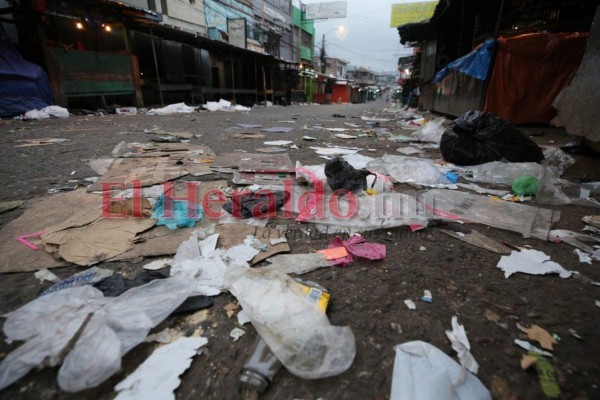 Hasta con maquinaria pesada sacaron basura de mercados capitalinos (FOTOS)