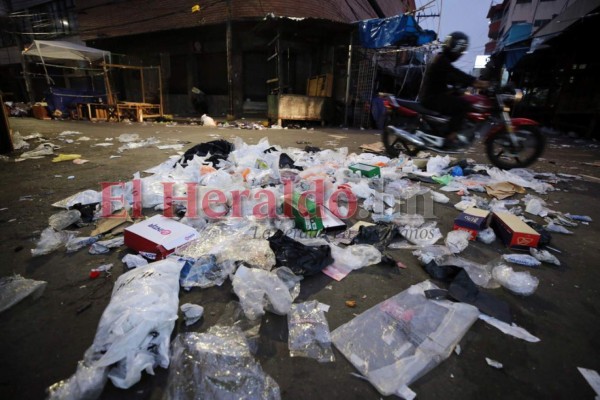 Hasta con maquinaria pesada sacaron basura de mercados capitalinos (FOTOS)