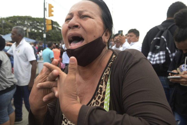 'Son seres humanos': primeras imágenes de masacre en cárcel de Guayaquil que dejó más de 68 presos muertos