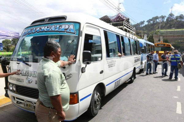 Capitalinos comienzan a salir de la capital rumbo a la zona norte de Honduras