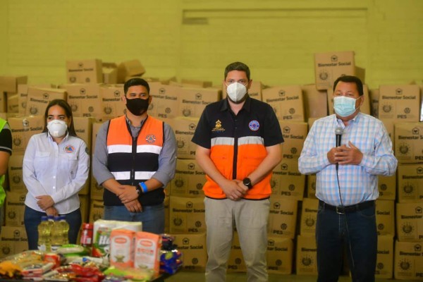 Con alegría y gratitud: hondureños afectados por Eta reciben alimentos de El Salvador (FOTOS)